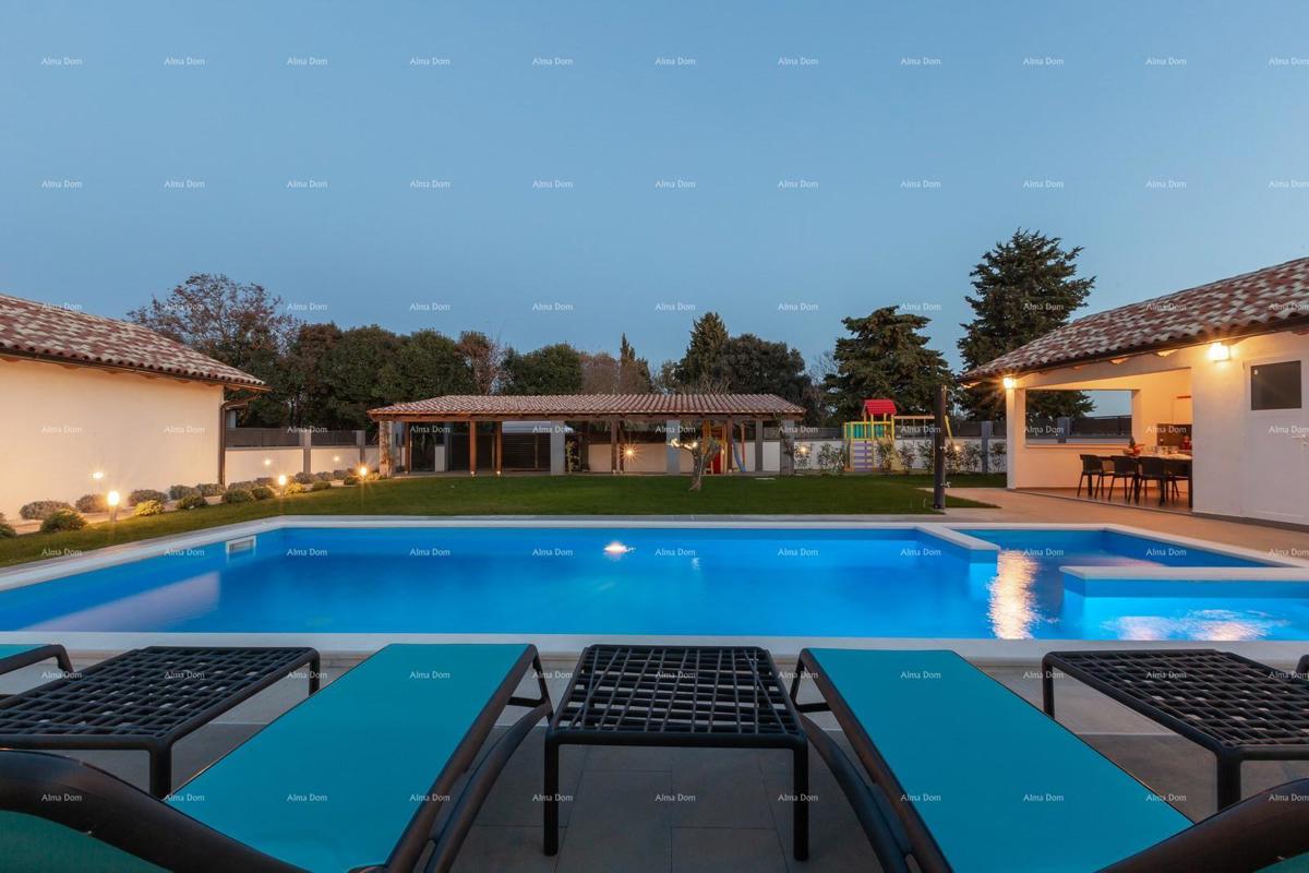 Samostojna hiša v bližini Pule.  8 km.  Šikići.