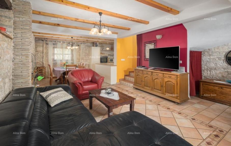 Hiša z bazenom za prodajo, Tinjan