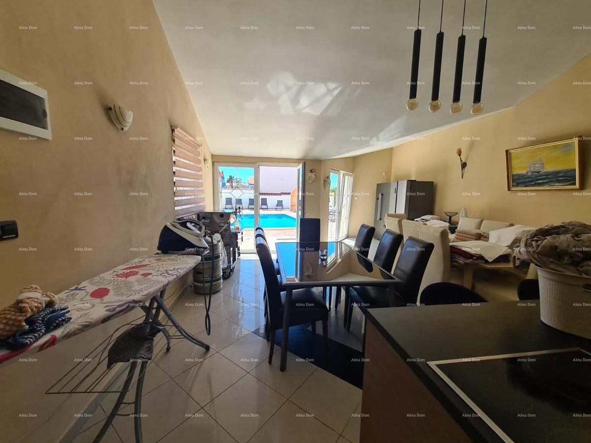 Na prodaju hiša s bazenom – Valtura