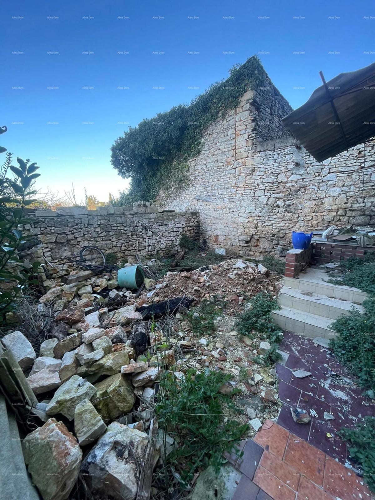 Prodaja kamene kuće za renovaciju v srcu Vodnjana