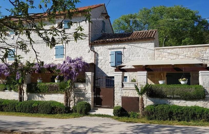 ROVINJ (okolica) - Avtentična kamnita hiša s bazenom za prodajo