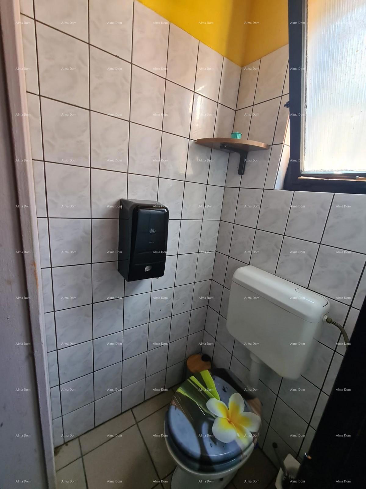 NA PRODAJU – POSLOVNI PROSTOR V STROGEM CENTRU PULE (TRŽNICA)