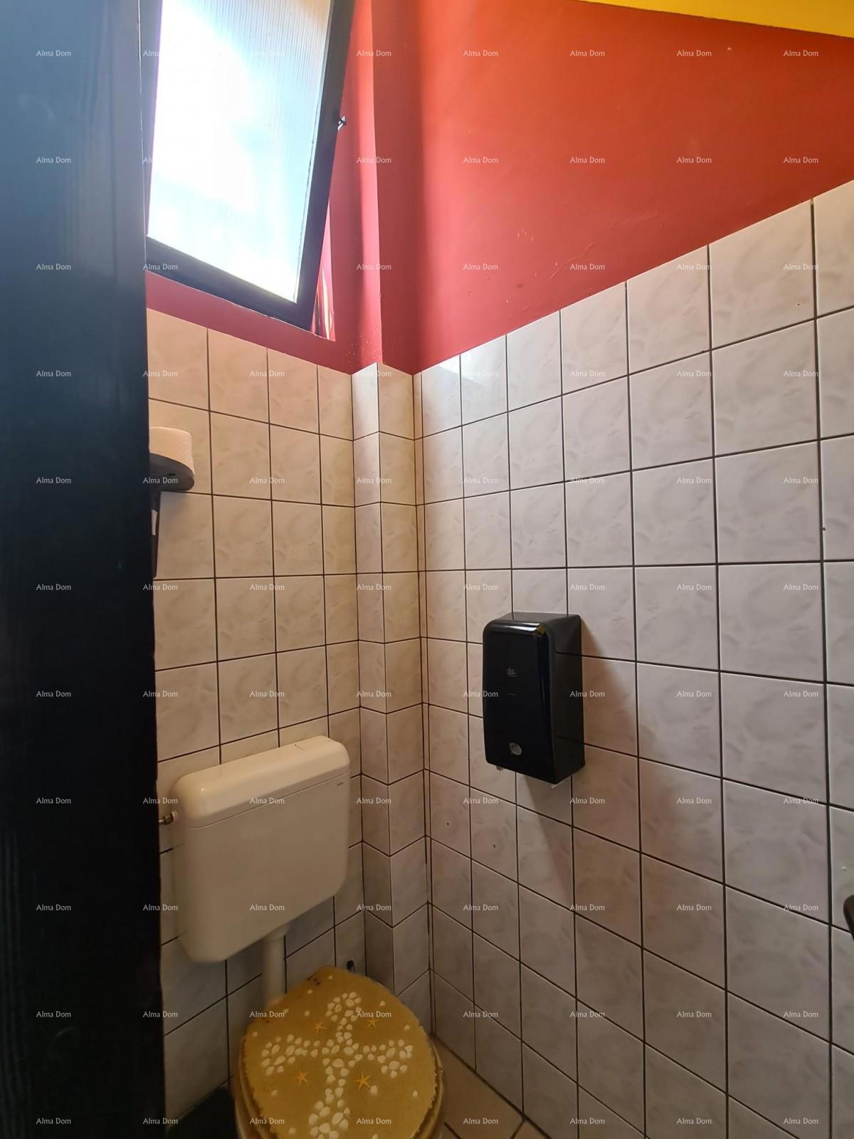 NA PRODAJU – POSLOVNI PROSTOR V STROGEM CENTRU PULE (TRŽNICA)