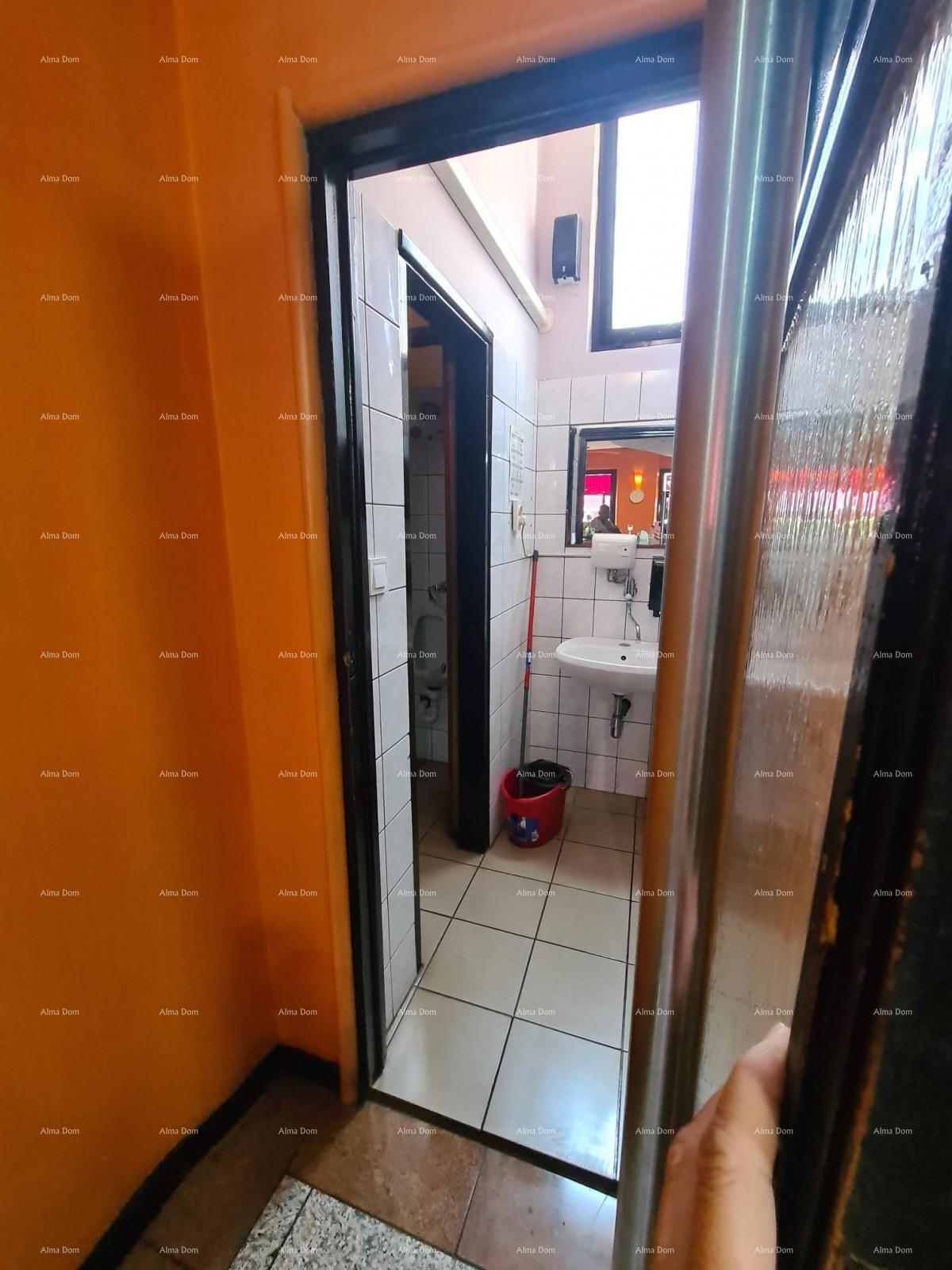 NA PRODAJU – POSLOVNI PROSTOR V STROGEM CENTRU PULE (TRŽNICA)