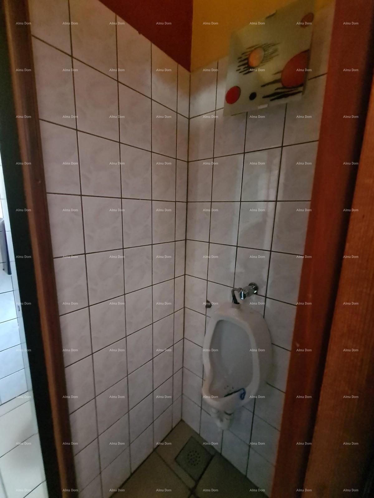 NA PRODAJU – POSLOVNI PROSTOR V STROGEM CENTRU PULE (TRŽNICA)