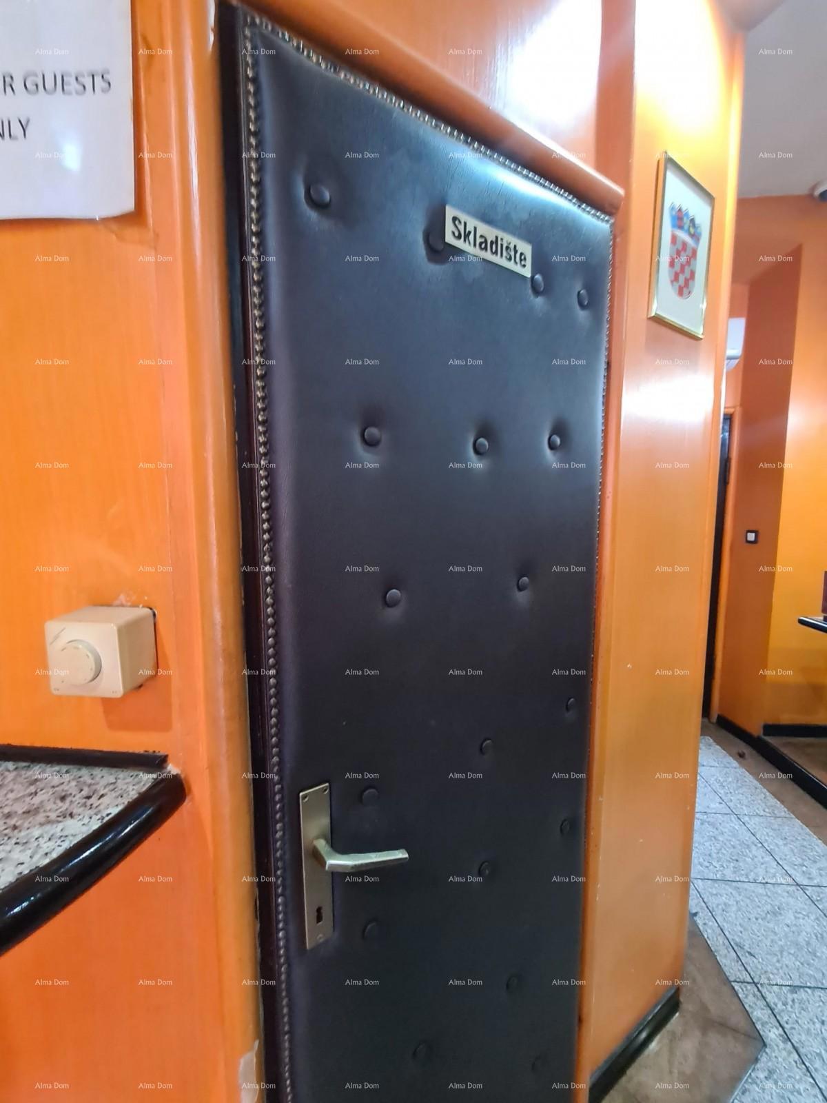 NA PRODAJU – POSLOVNI PROSTOR V STROGEM CENTRU PULE (TRŽNICA)