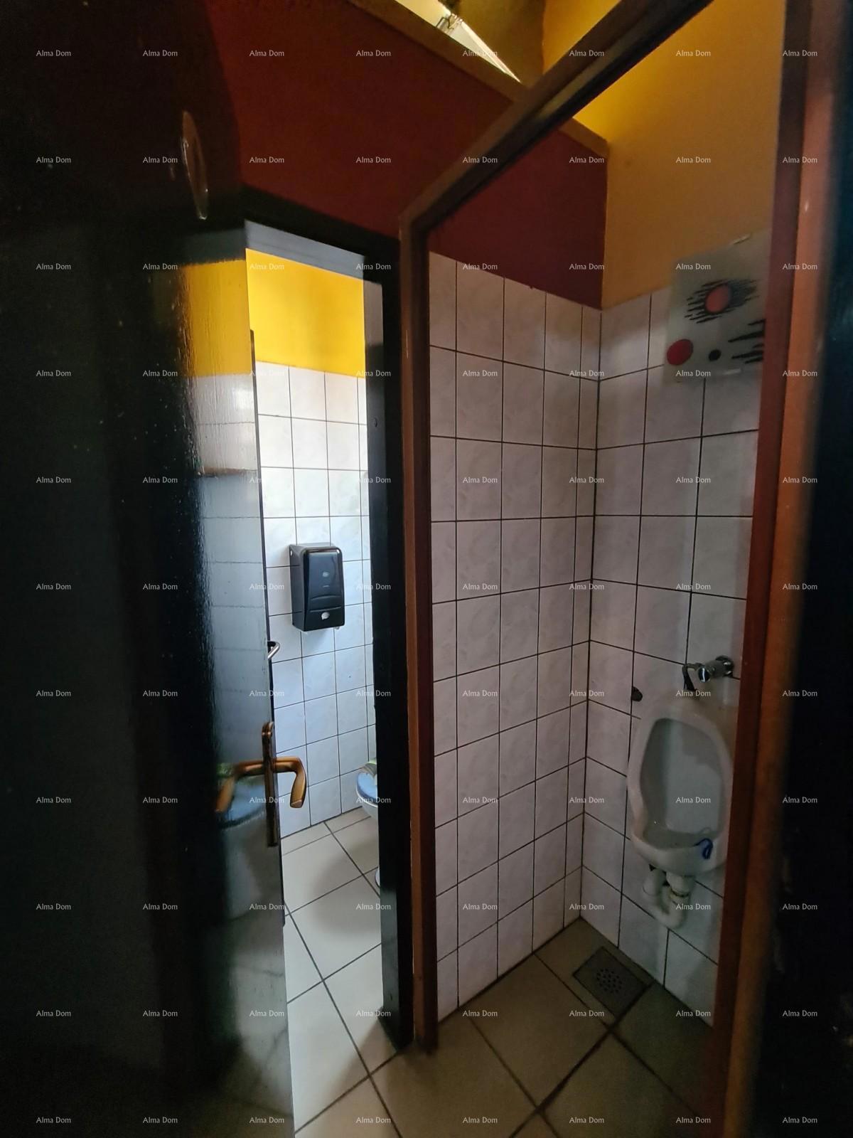 NA PRODAJU – POSLOVNI PROSTOR V STROGEM CENTRU PULE (TRŽNICA)