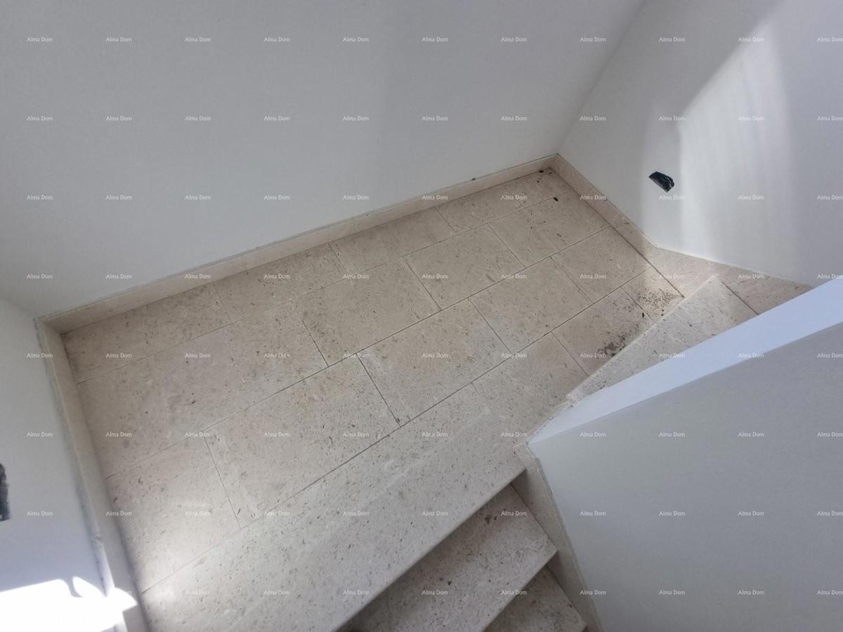 Prodaja kuće s bazenom i pogledom na more – mirno selo Raša