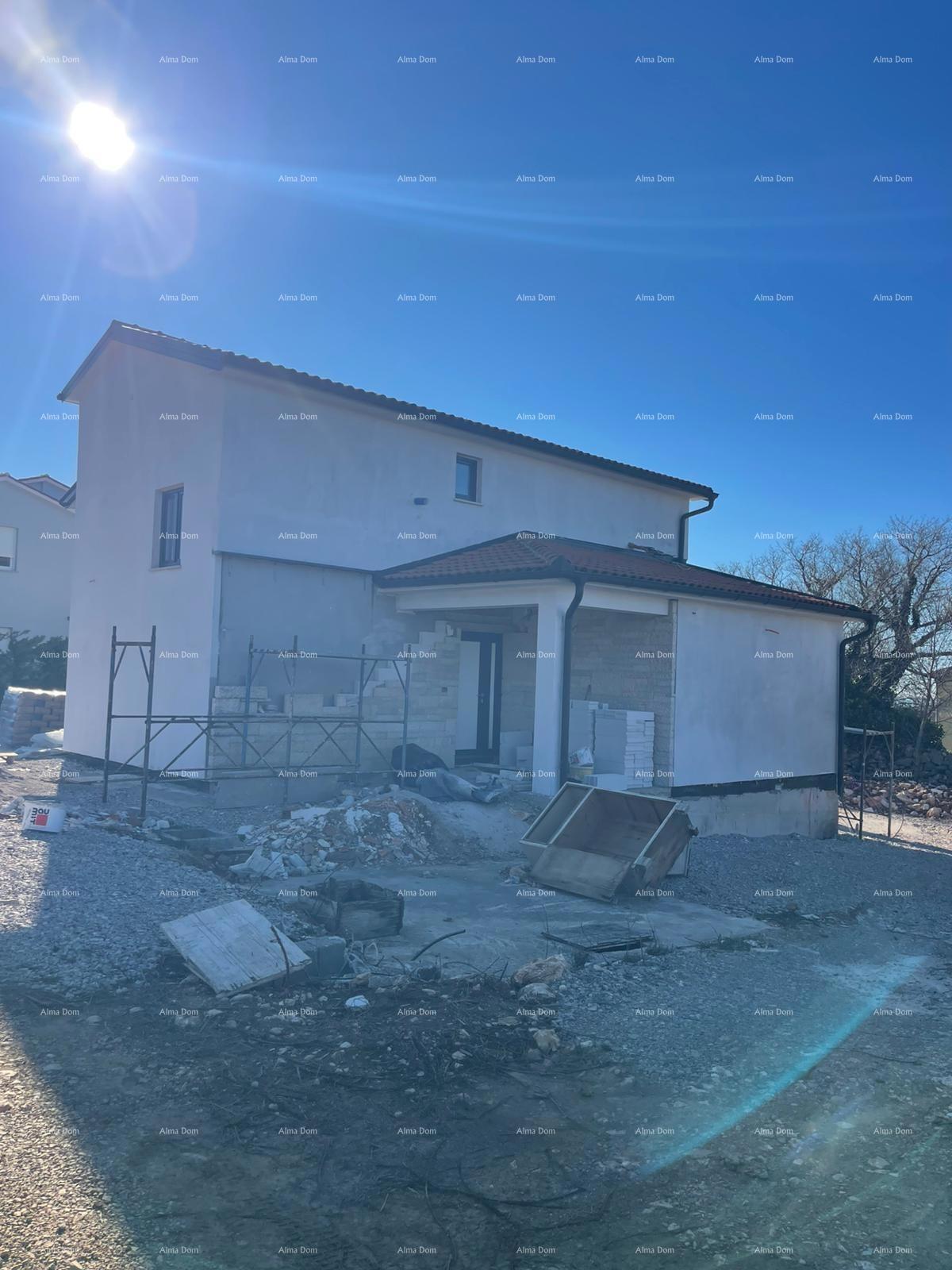 Prodaja kuće s bazenom i pogledom na more – mirno selo Raša