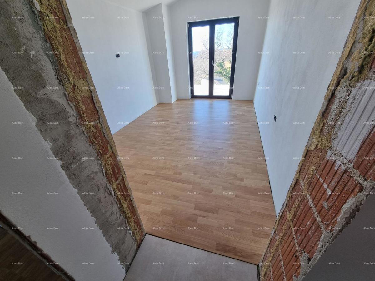 Prodaja kuće s bazenom i pogledom na more – mirno selo Raša