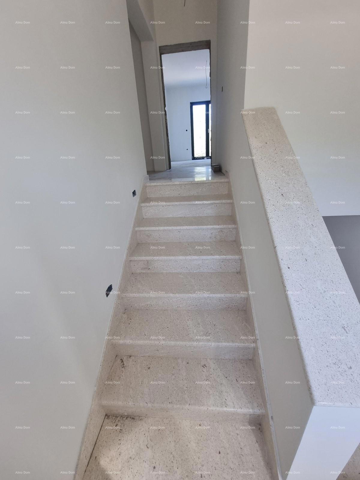 Prodaja kuće s bazenom i pogledom na more – mirno selo Raša