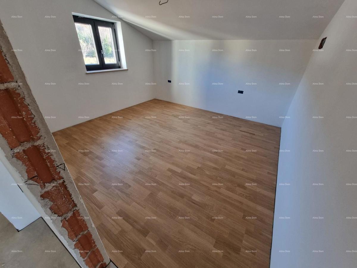 Prodaja kuće s bazenom i pogledom na more – mirno selo Raša