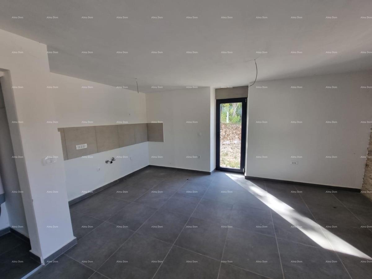 Prodaja kuće s bazenom i pogledom na more – mirno selo Raša