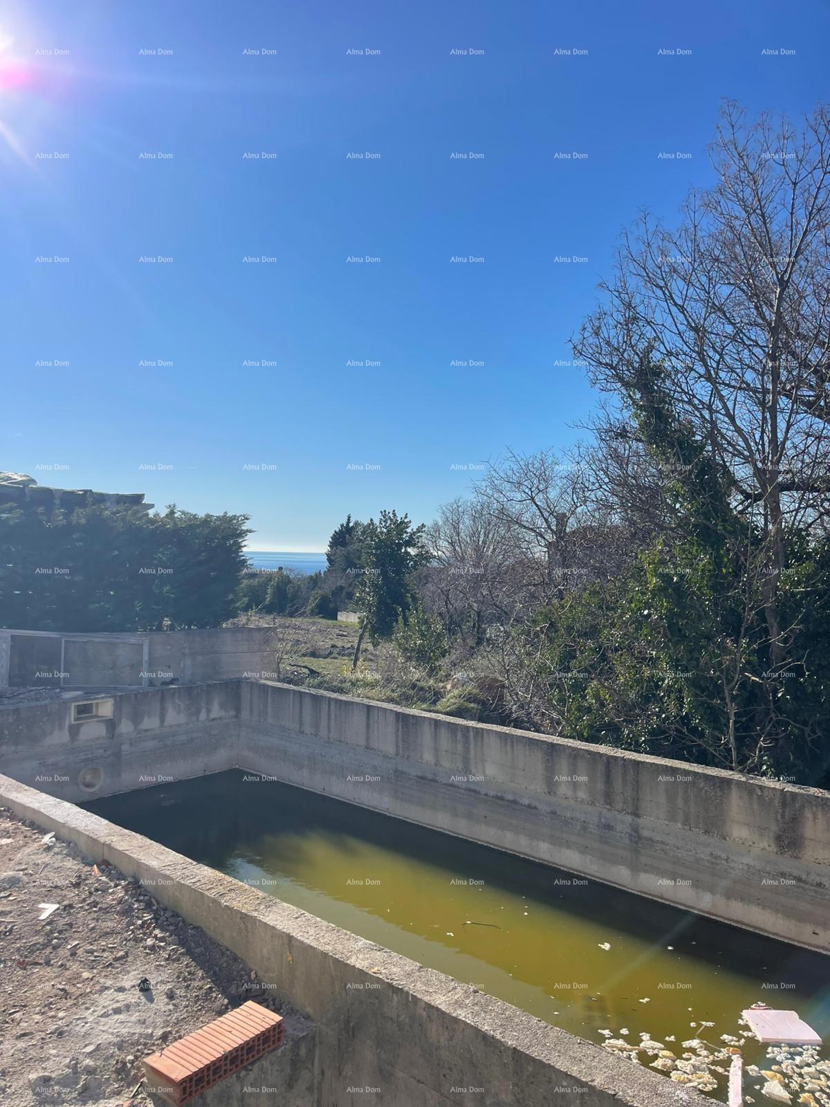 Prodaja kuće s bazenom i pogledom na more – mirno selo Raša