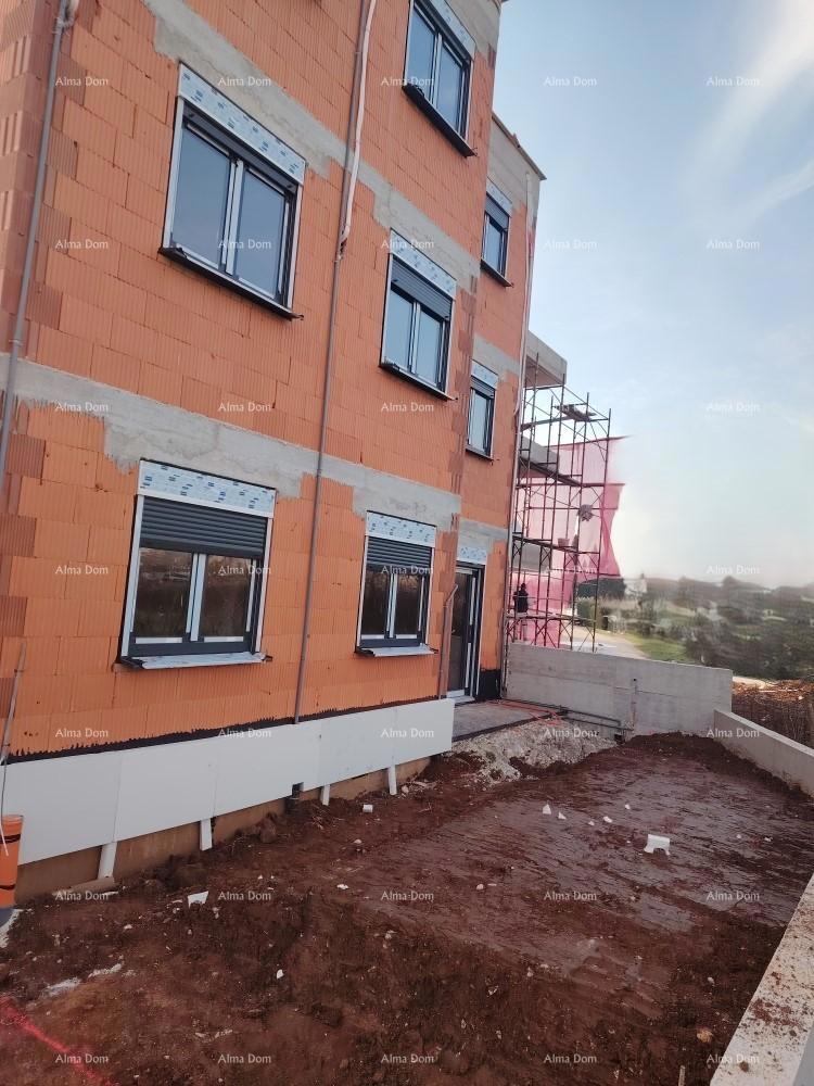 Dvosoban stan v pritličju z vrtom