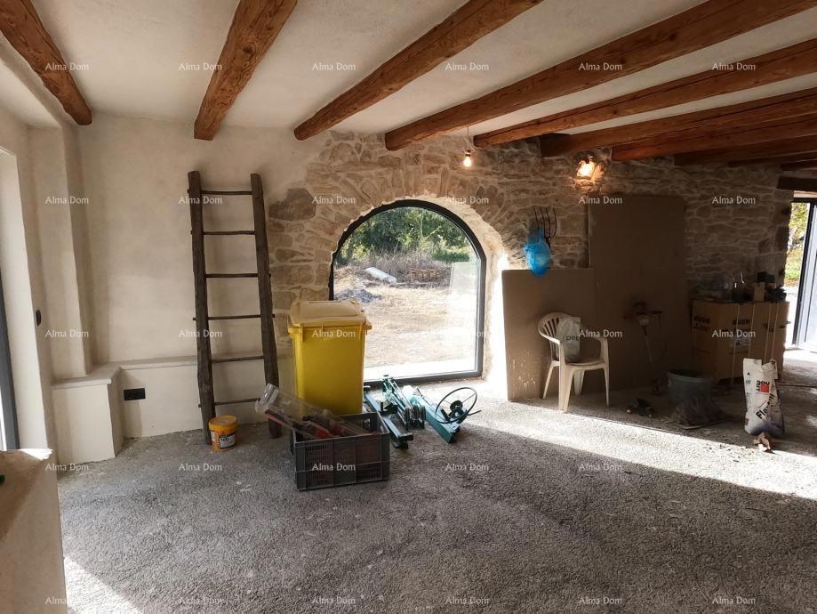 Kamnita Hiša na Prodajo