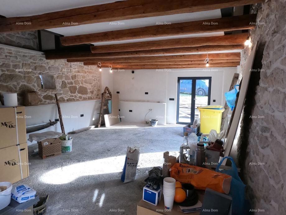 Kamnita Hiša na Prodajo