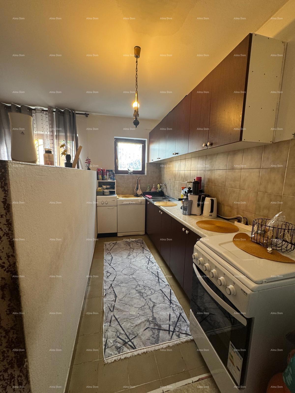 Prodaja hiše v širšem centru s pomožno zgradbo, Pula!