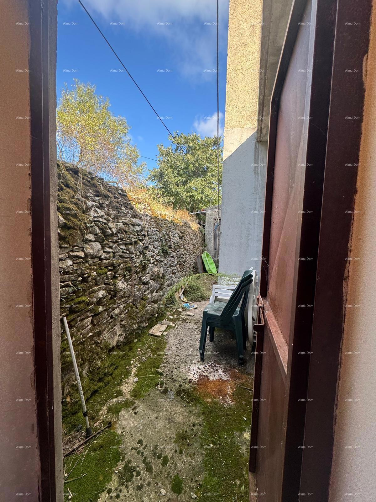 Prodaja hiše v širšem centru s pomožno zgradbo, Pula!