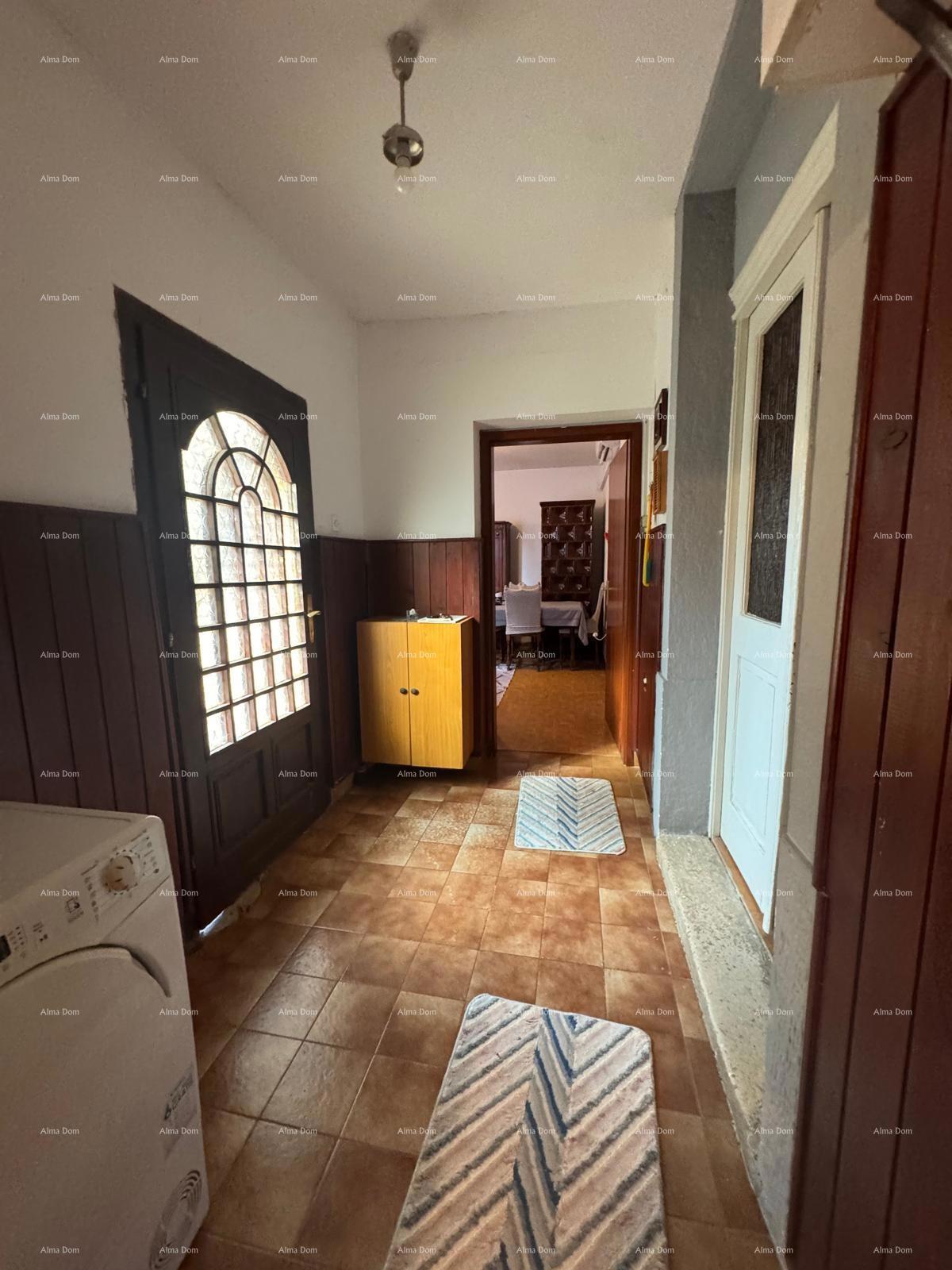 Prodaja hiše v širšem centru s pomožno zgradbo, Pula!