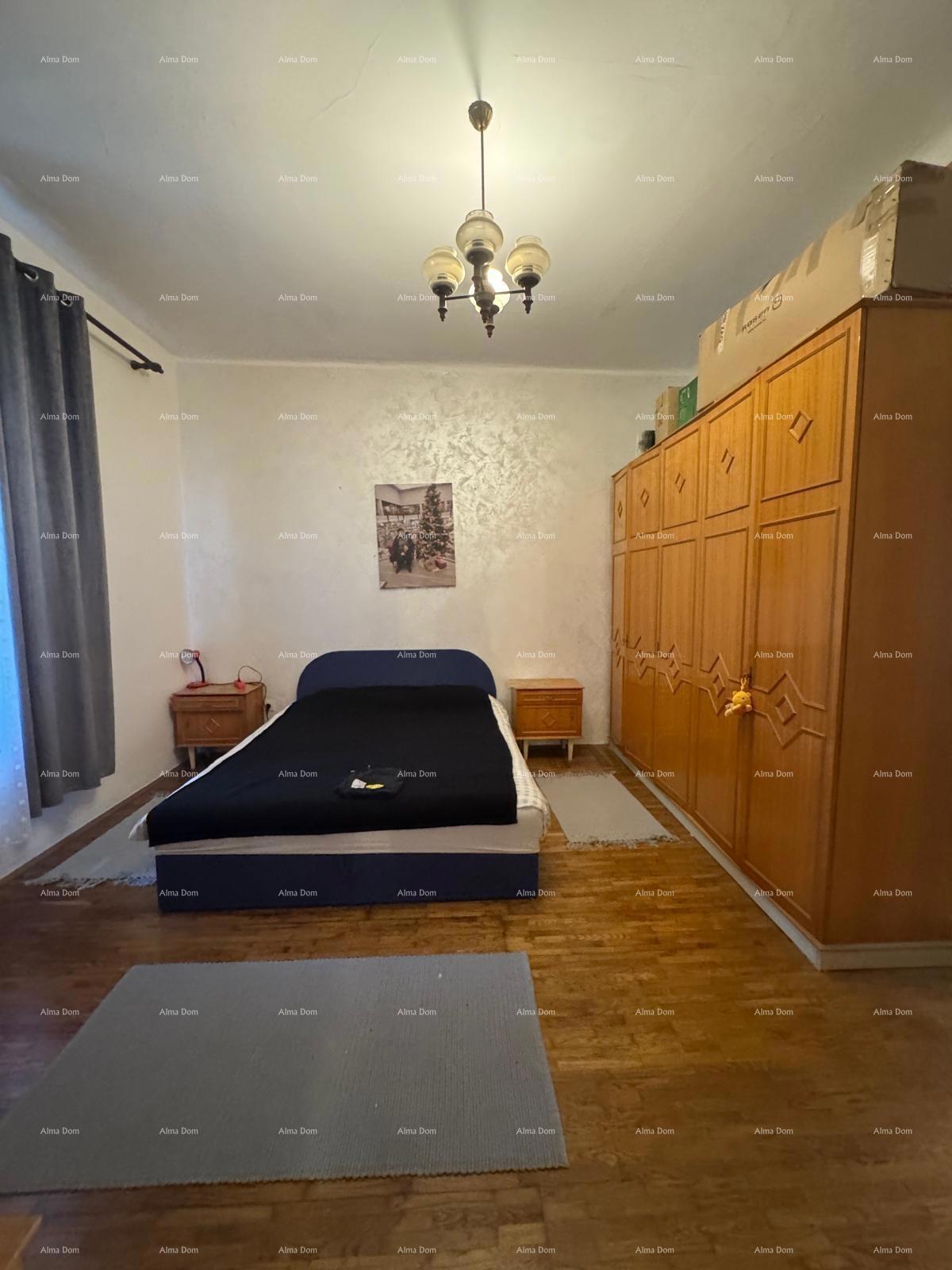 Prodaja hiše v širšem centru s pomožno zgradbo, Pula!