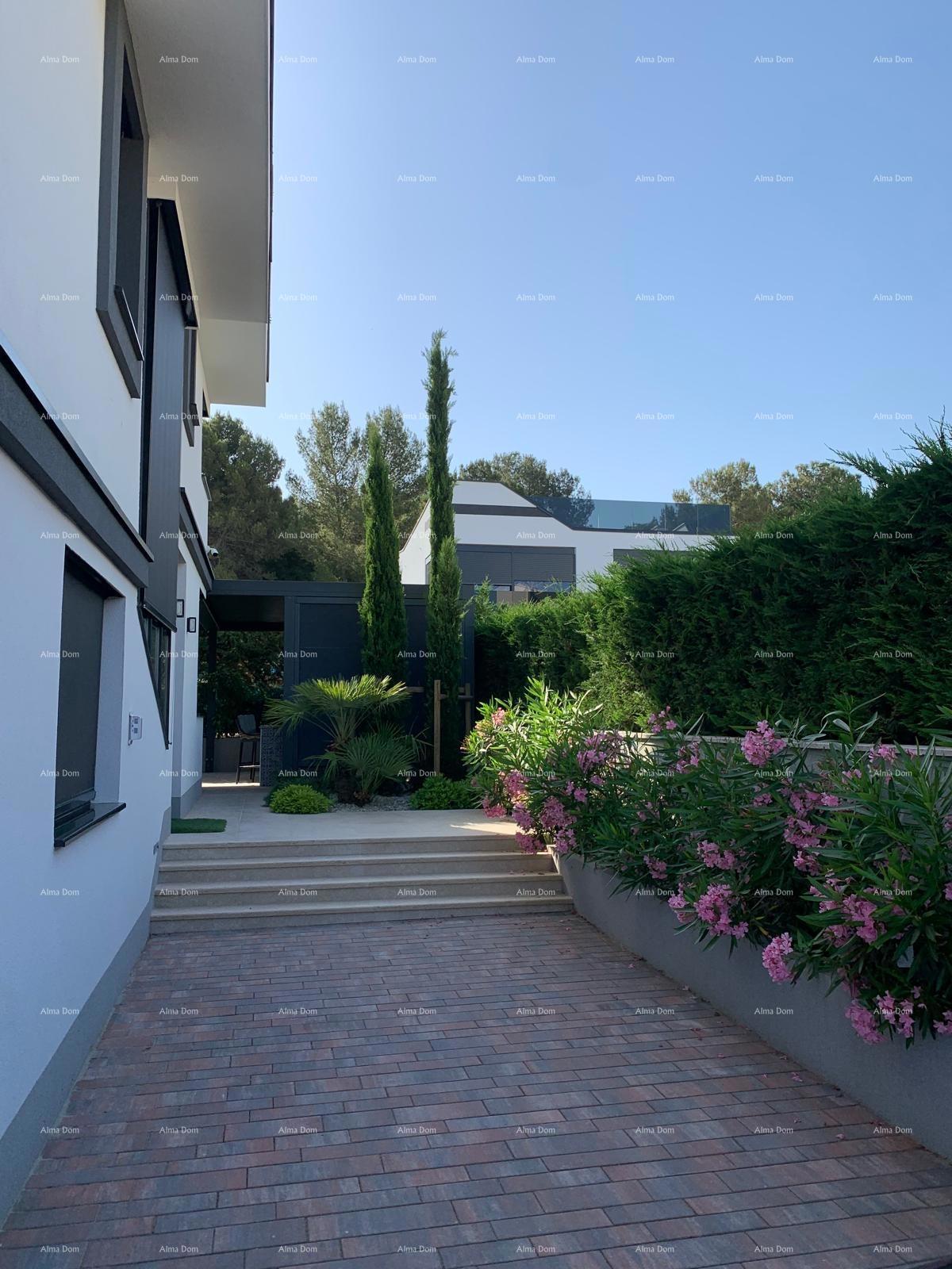 Prodaja - Čudovita, moderna vila s bazenom - pametna hiša, Fažana! Pogled na morje!