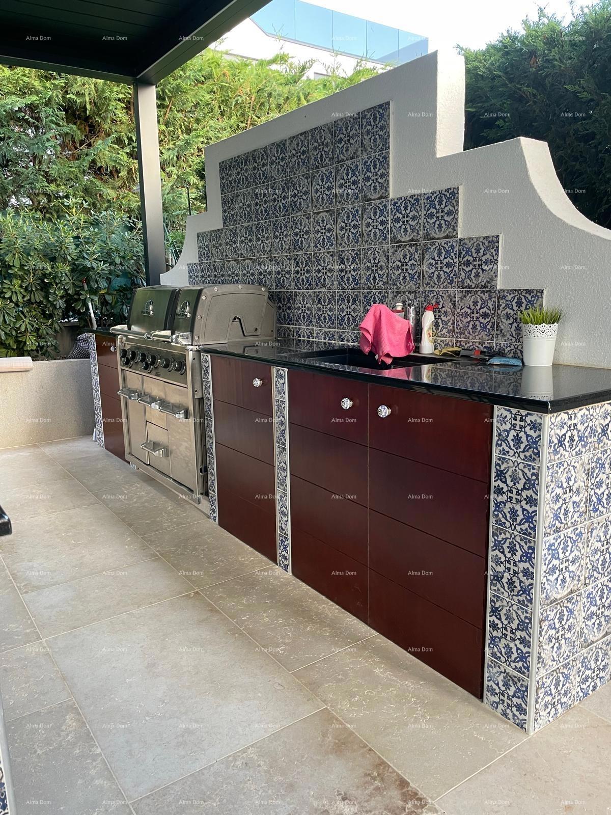 Prodaja - Čudovita, moderna vila s bazenom - pametna hiša, Fažana! Pogled na morje!