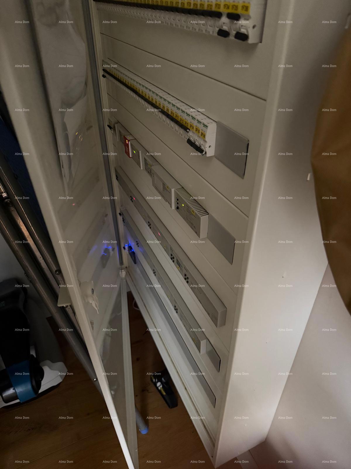 Prodaja - Čudovita, moderna vila s bazenom - pametna hiša, Fažana! Pogled na morje!