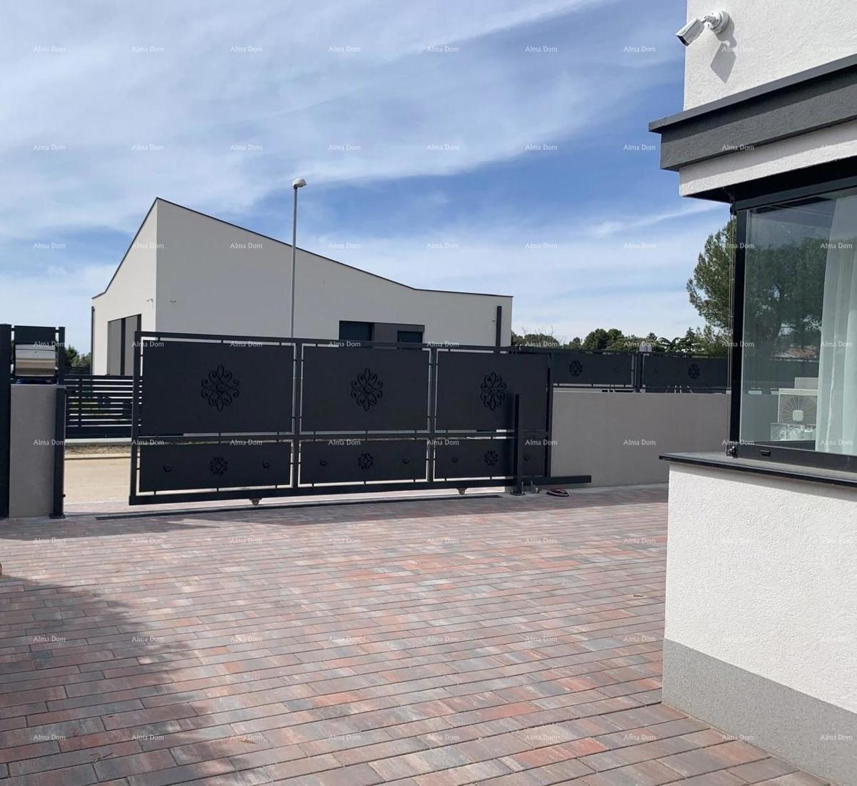 Prodaja - Čudovita, moderna vila s bazenom - pametna hiša, Fažana! Pogled na morje!