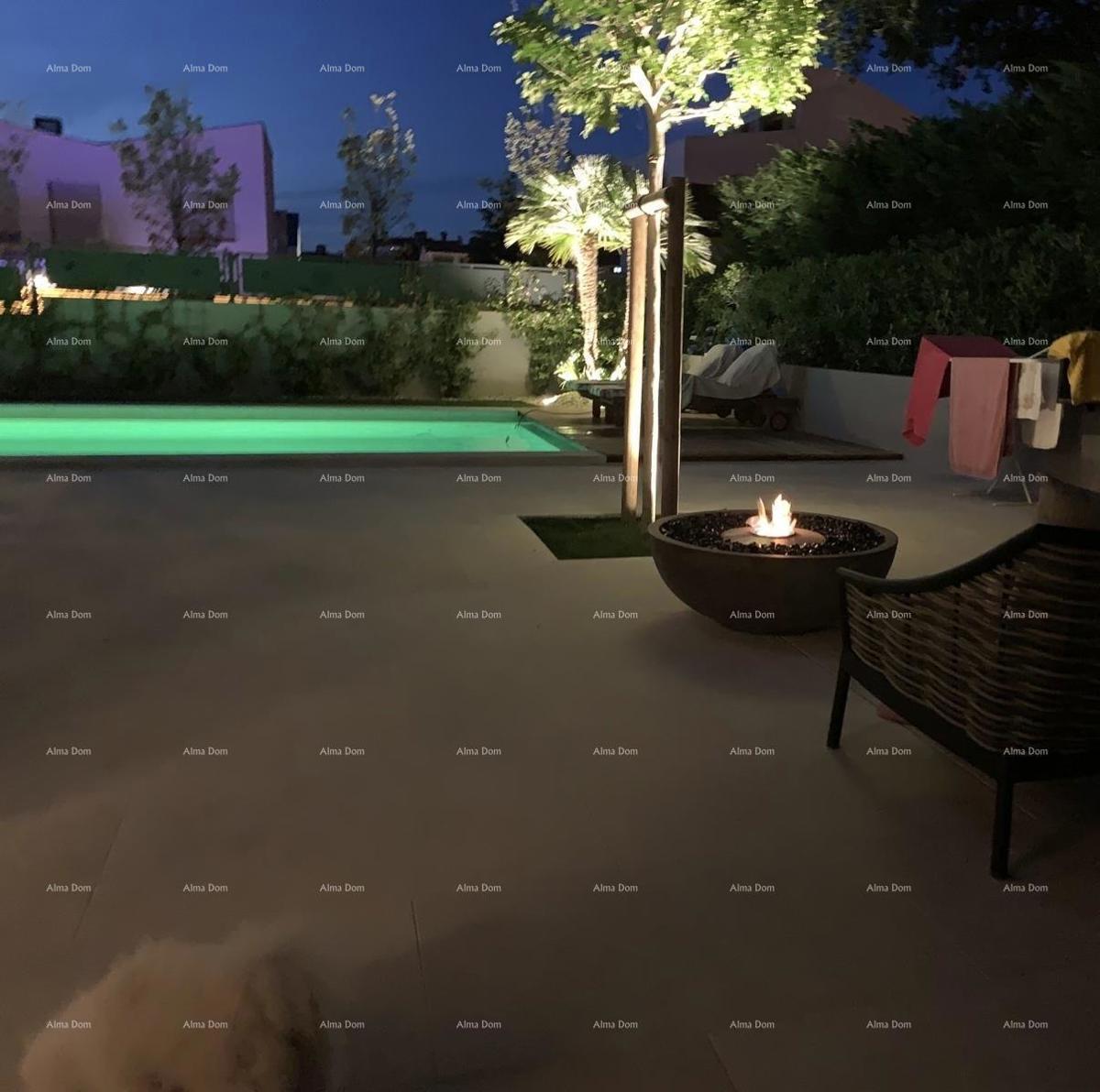 Prodaja - Čudovita, moderna vila s bazenom - pametna hiša, Fažana! Pogled na morje!