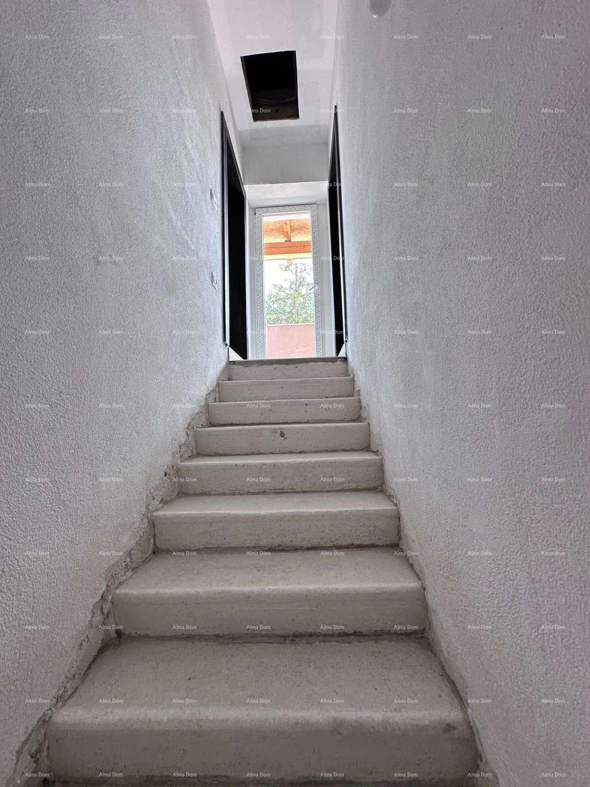 Prodaja fantastične hiše s tremi stanovi v Medulinu!