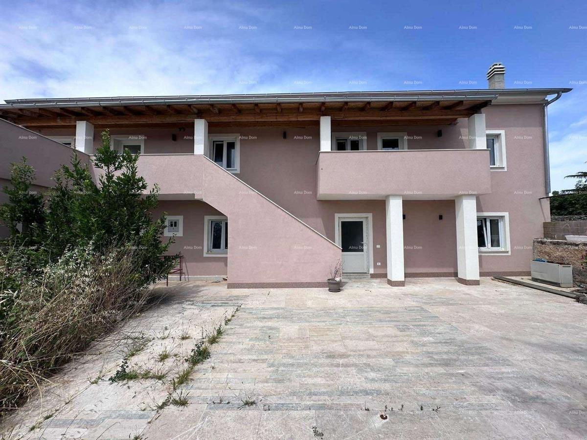 Prodaja fantastične hiše s tremi stanovi v Medulinu!