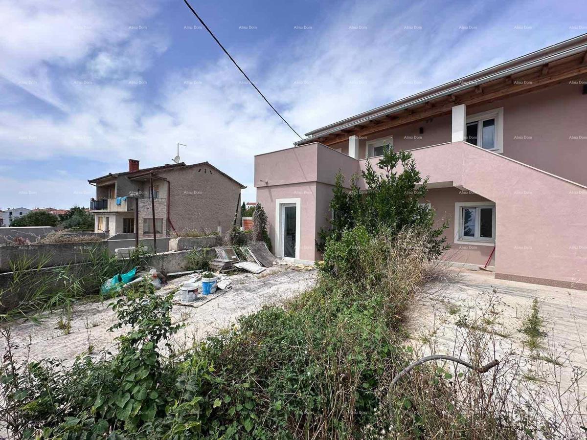 Prodaja fantastične hiše s tremi stanovi v Medulinu!