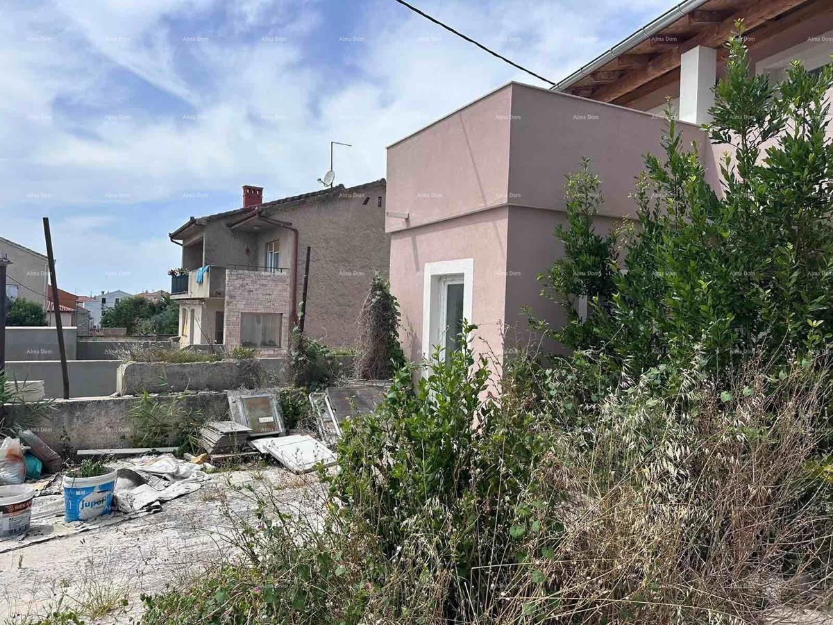 Prodaja fantastične hiše s tremi stanovi v Medulinu!