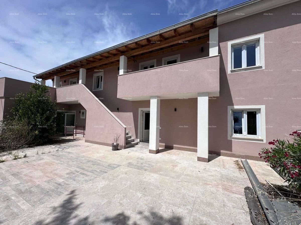 Prodaja fantastične hiše s tremi stanovi v Medulinu!