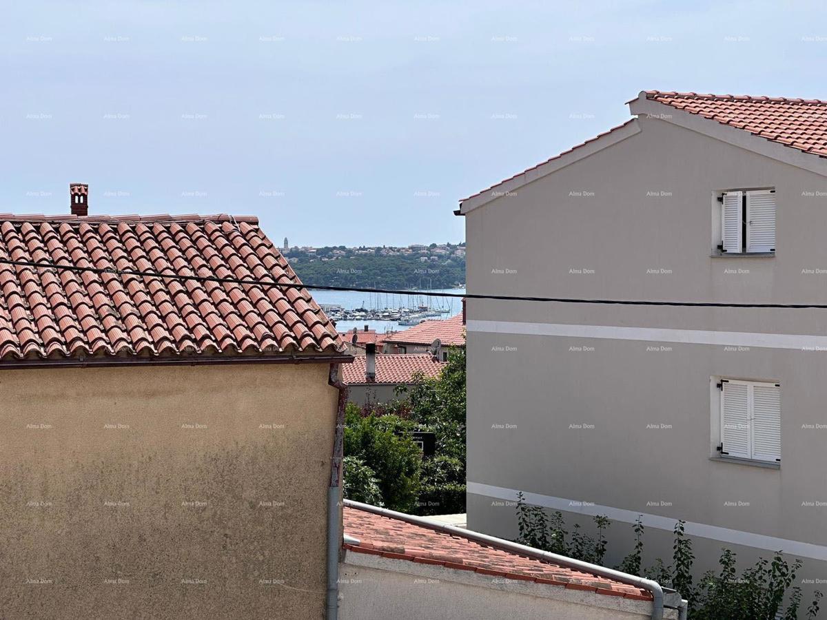 Prodaja fantastične hiše s tremi stanovi v Medulinu!