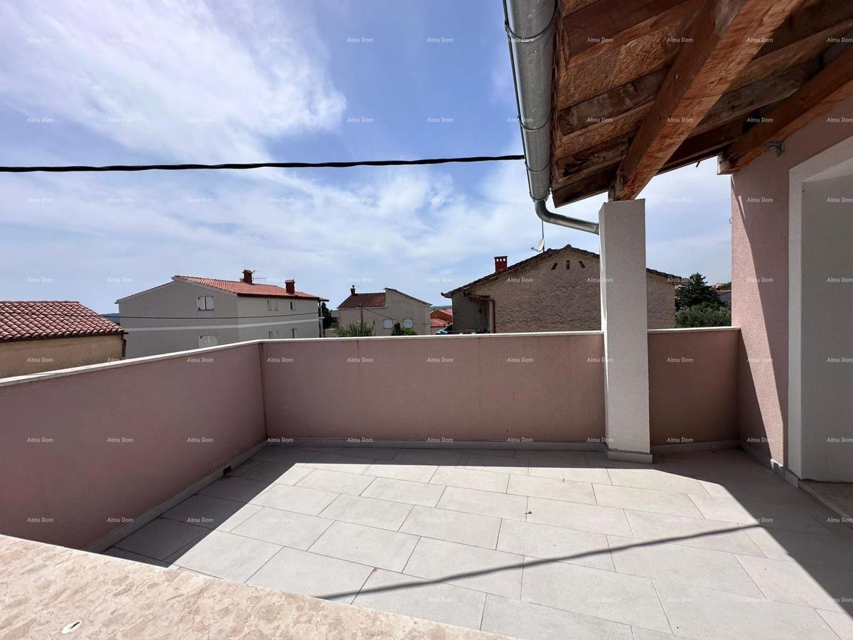 Prodaja fantastične hiše s tremi stanovi v Medulinu!