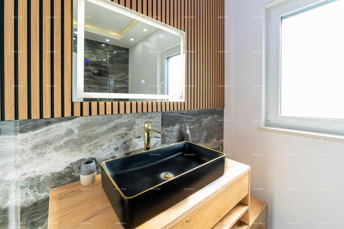 Moderna hiša z bazenom na odlični lokaciji, Medulin!