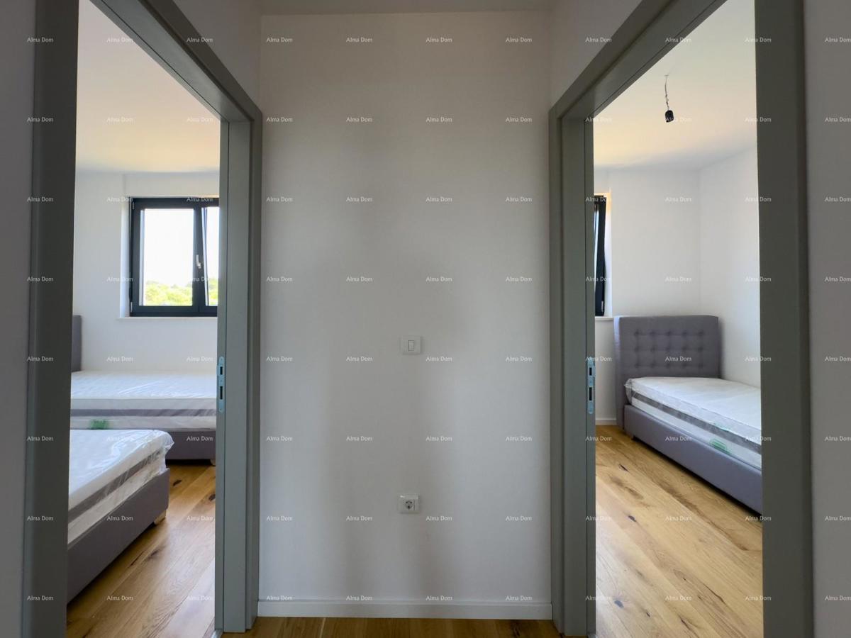 Prostran stan v Puli s tremi spalnicami in modernimi vsebinami blizu centra mesta