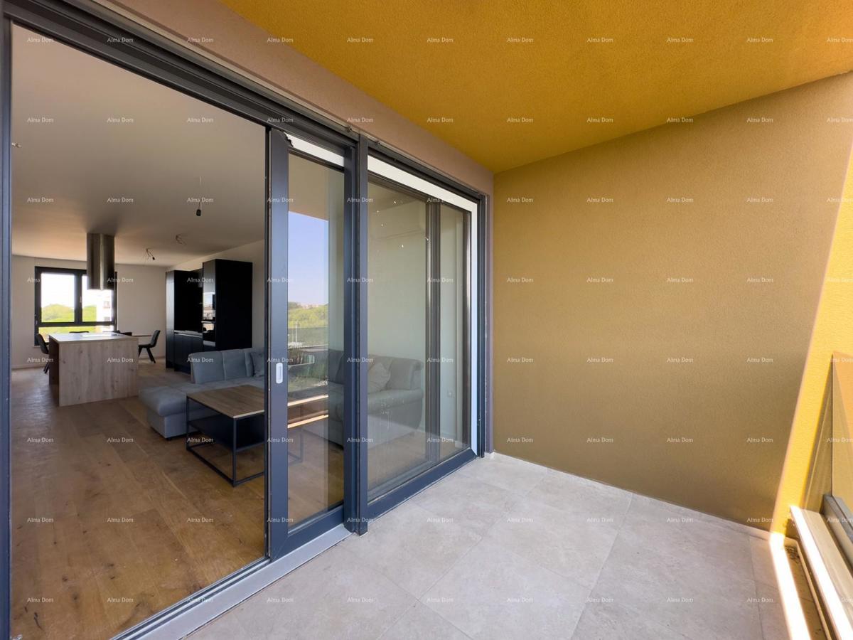 Prostran stan v Puli s tremi spalnicami in modernimi vsebinami blizu centra mesta