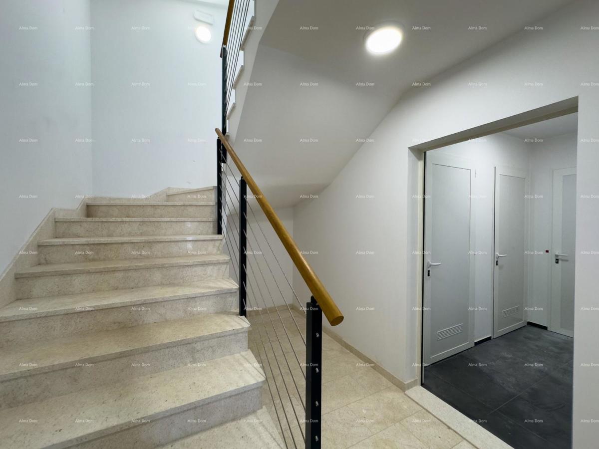 Prostran stan v Puli s tremi spalnicami in modernimi vsebinami blizu centra mesta