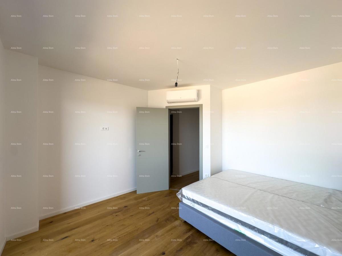 Prostran stan v Puli s tremi spalnicami in modernimi vsebinami blizu centra mesta