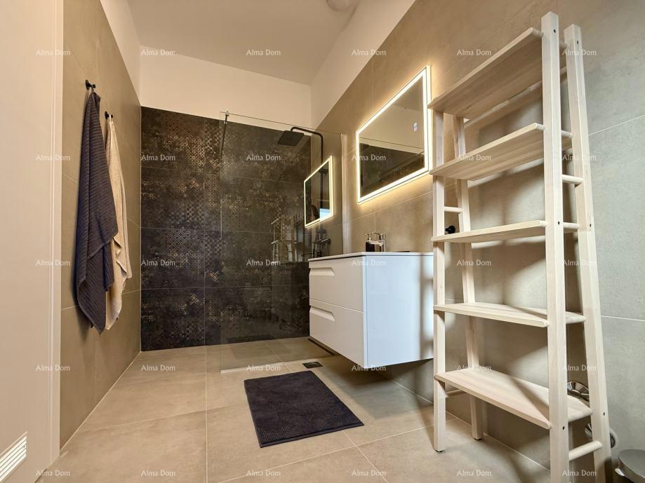 Moderna vila s bazenom, 218 m² – okolica Labina