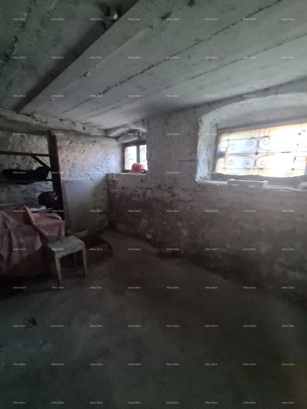 Stan v pritličju s dvoriščem in garažo – center Pule