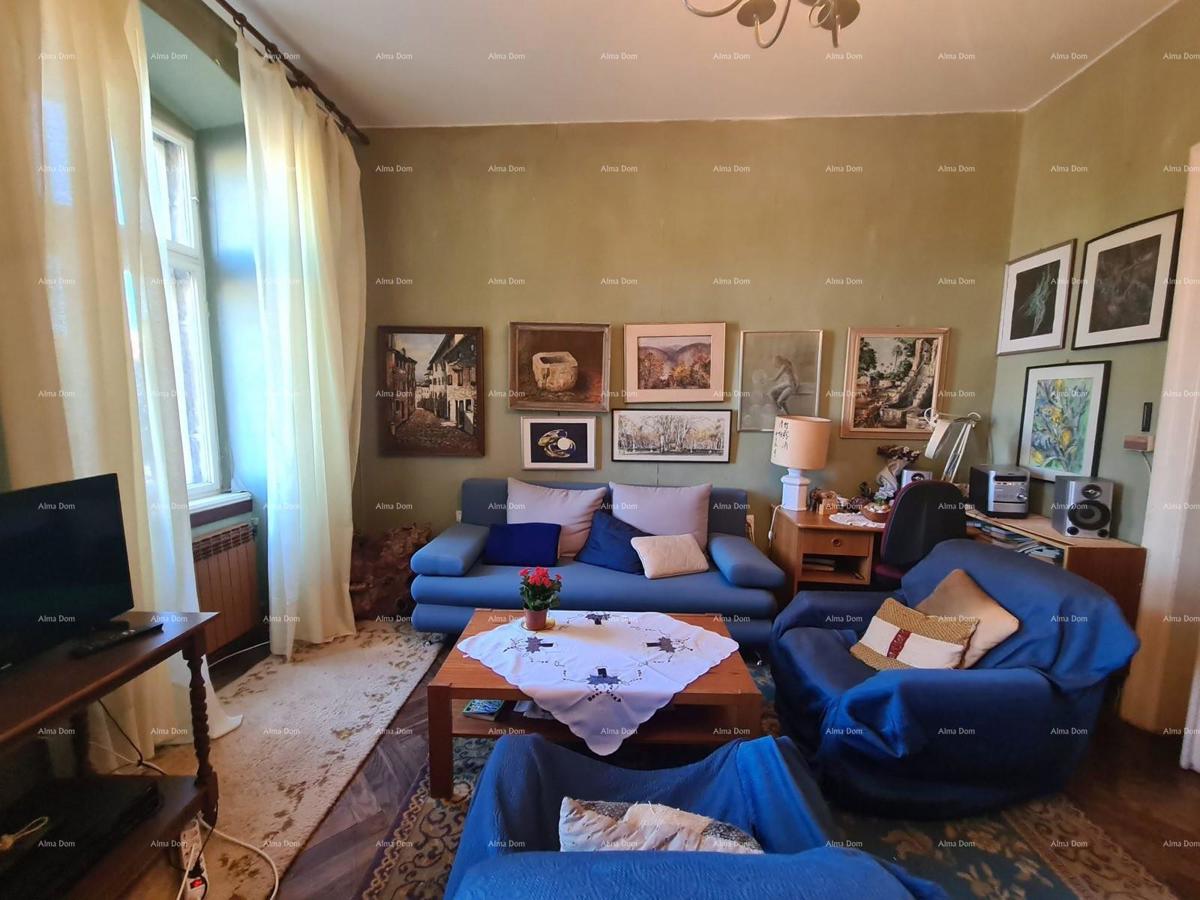 Stan v pritličju s dvoriščem in garažo – center Pule