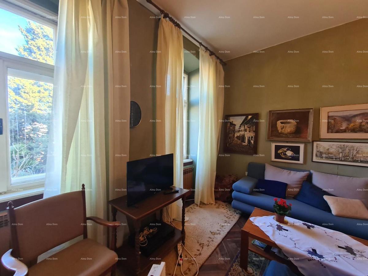 Stan v pritličju s dvoriščem in garažo – center Pule