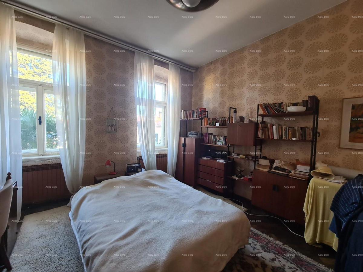 Stan v pritličju s dvoriščem in garažo – center Pule