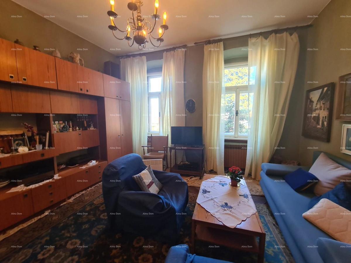 Stan v pritličju s dvoriščem in garažo – center Pule