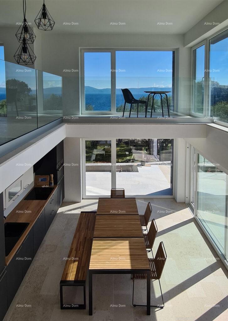 Moderna vila s grijanim bazenom i pogledom na more