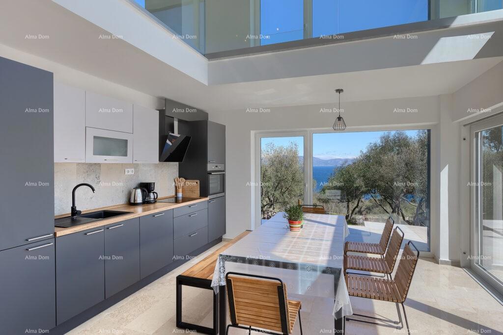 Moderna vila s grijanim bazenom i pogledom na more